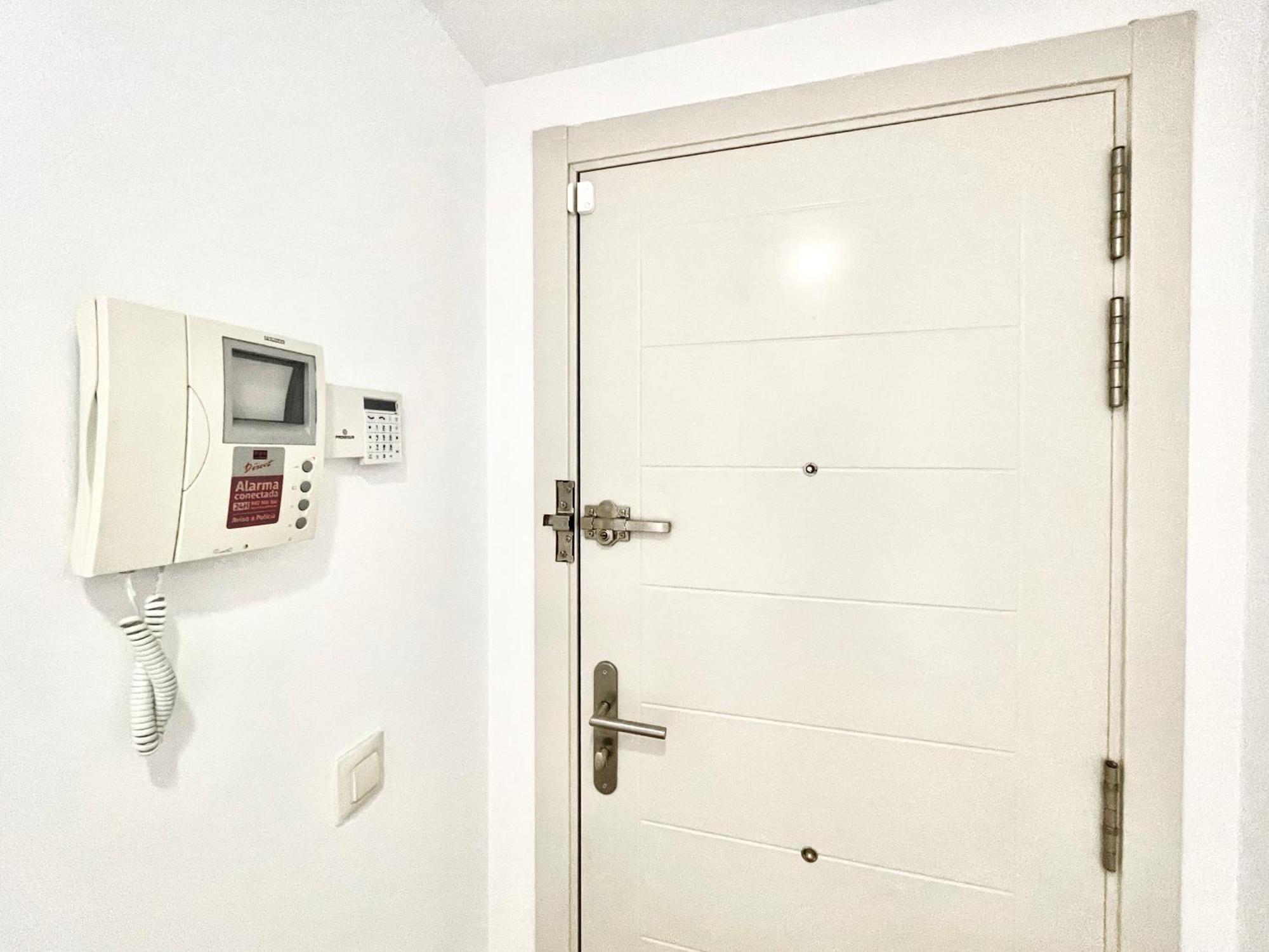 Maravilloso Centrico De 70m2, Jardin Propio 40m2 Con Piscina Ninos Y Parking Opcional * Màlaga