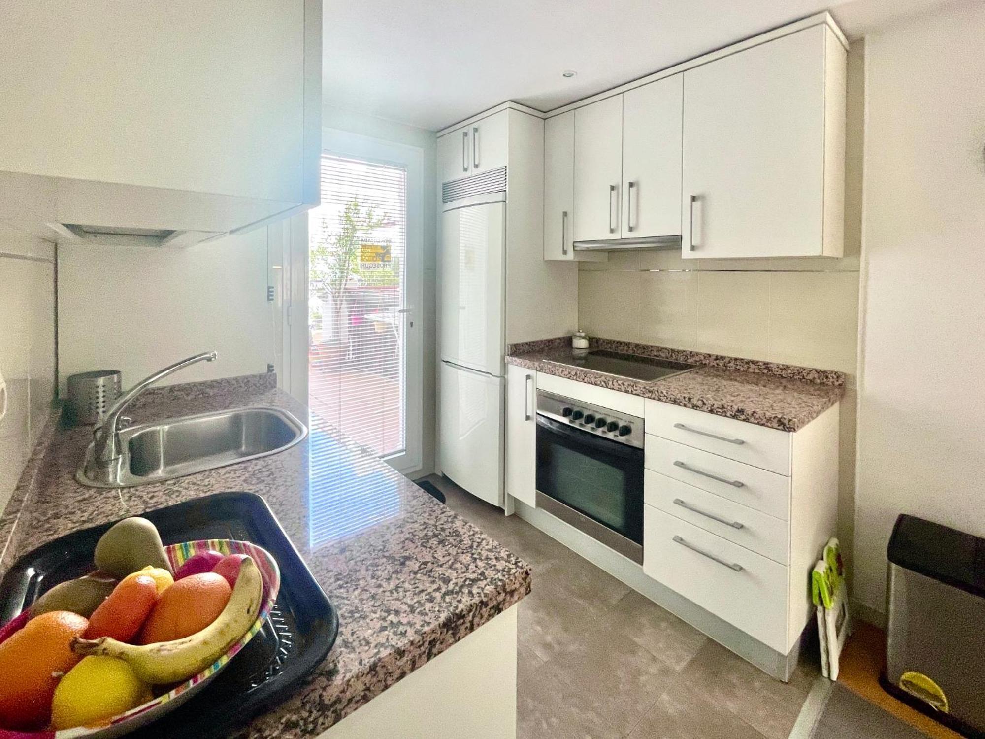 Maravilloso Centrico De 70m2, Jardin Propio 40m2 Con Piscina Ninos Y Parking Opcional Màlaga